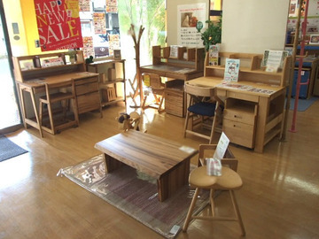 増税前のチャンスに天然木の学習机をゲットしよう!! ∑d(゚∀゚d)