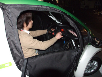 インテリアショップに電気自動車?? 商店街活性化~♪