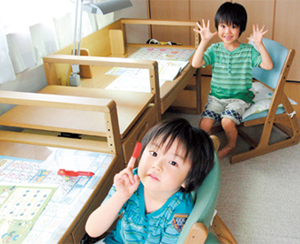 はやくも浜本工芸の学習デスクが大好評ですッ!!